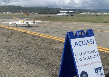 CUASI SeaHunter preparing to taxi with other aviation (Cessna sized), and Alaska Airlines in the background